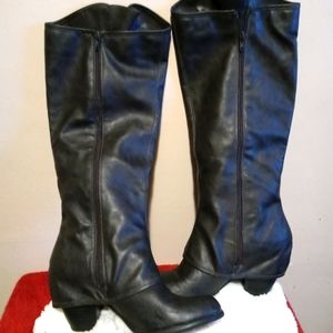 Black leather size 9 fergalisious boots